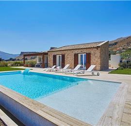 3 bedroom villa with infinity pool and jacuzzi, Scopello, sleeps 5-6